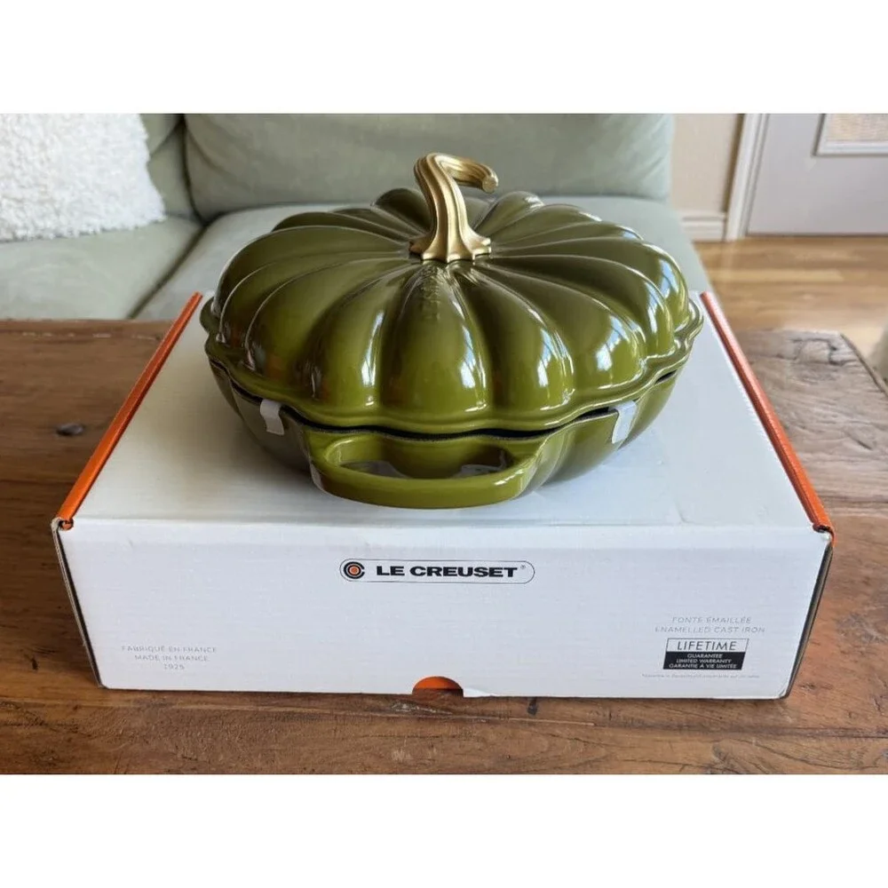 Le Creuset Pumpkin Shallow Casserole Braiser 2.75 qt 11 in Olive Green NEW